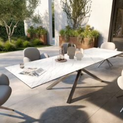Outdoortisch Edge 300x100 cm Keramik Laminam® Statuarietto Weiß Kreuzgestell Rechteck Edelstahl