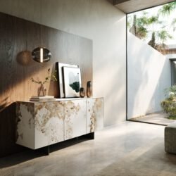 Sideboard Cuor 150 cm Keramik Minas Melange Weiß-Beige 3 Türen Fuß Schwebeoptik Metall Schwarz